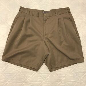 R&R Casuals brown flat front shorts size 38‎